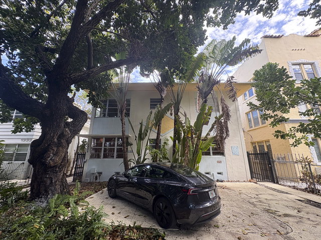 The Leslie Condo photo 2